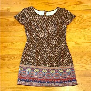 Beautiful streamlined dress! Think Spring👗🌷☀️